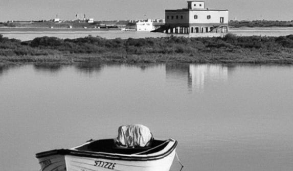 A Ria Formosa em prata, ao amanhecer, junto à Fuseta